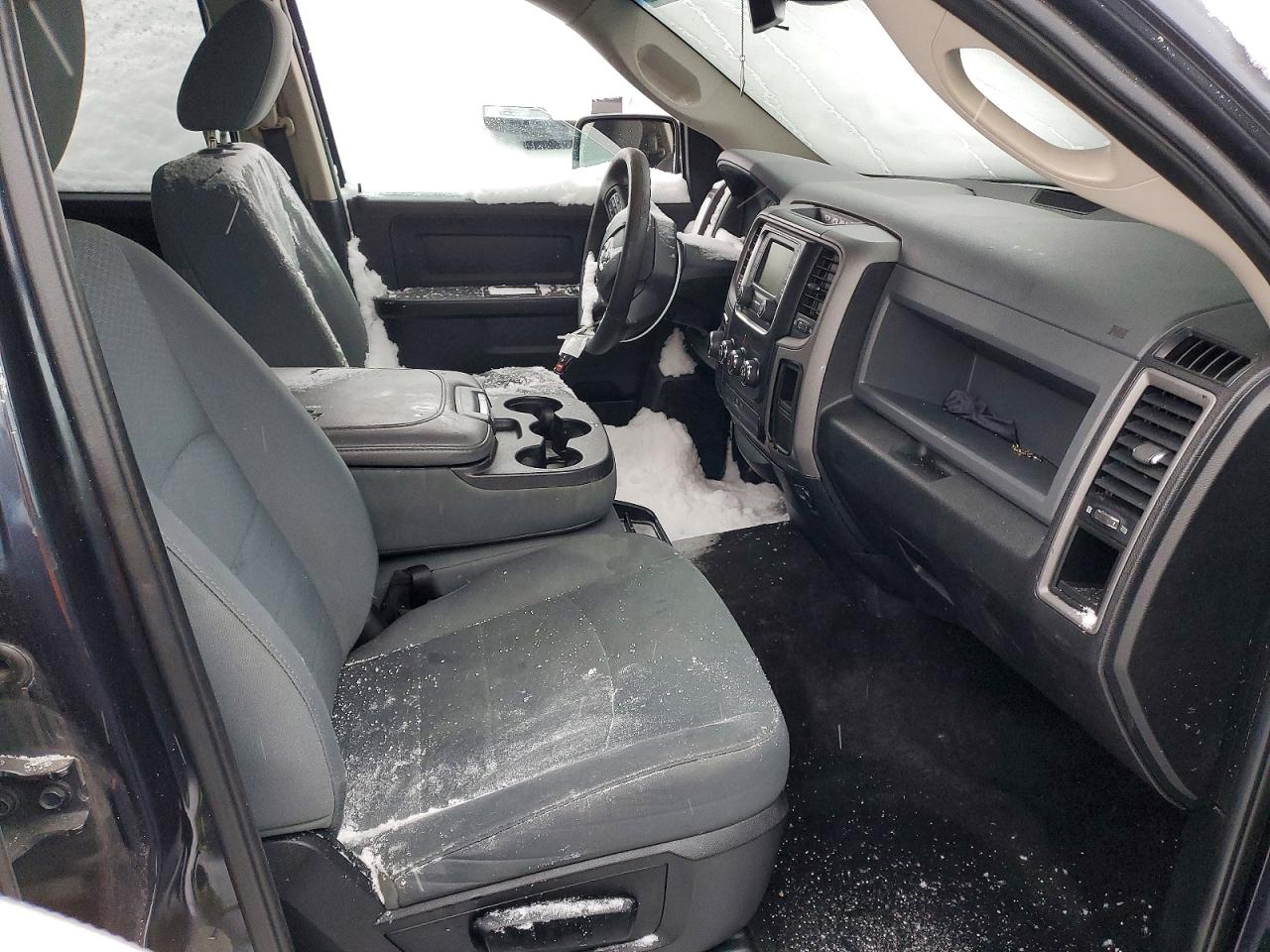 2016 RAM 1500 ST photo 7