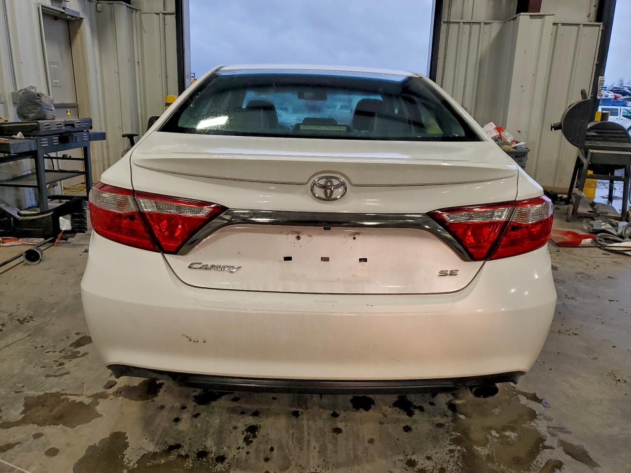 2017 TOYOTA CAMRY LE photo 6