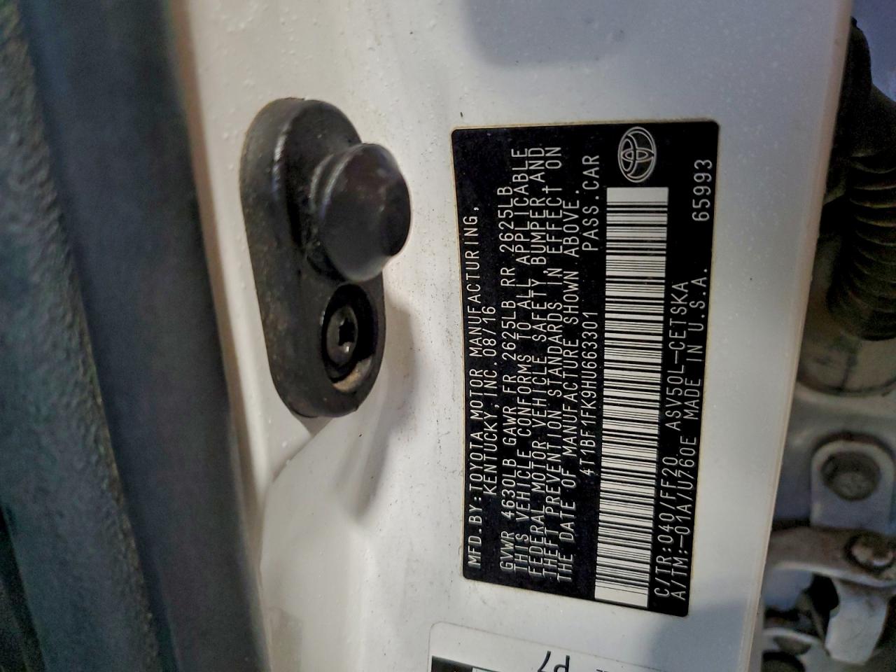 2017 TOYOTA CAMRY LE photo 12