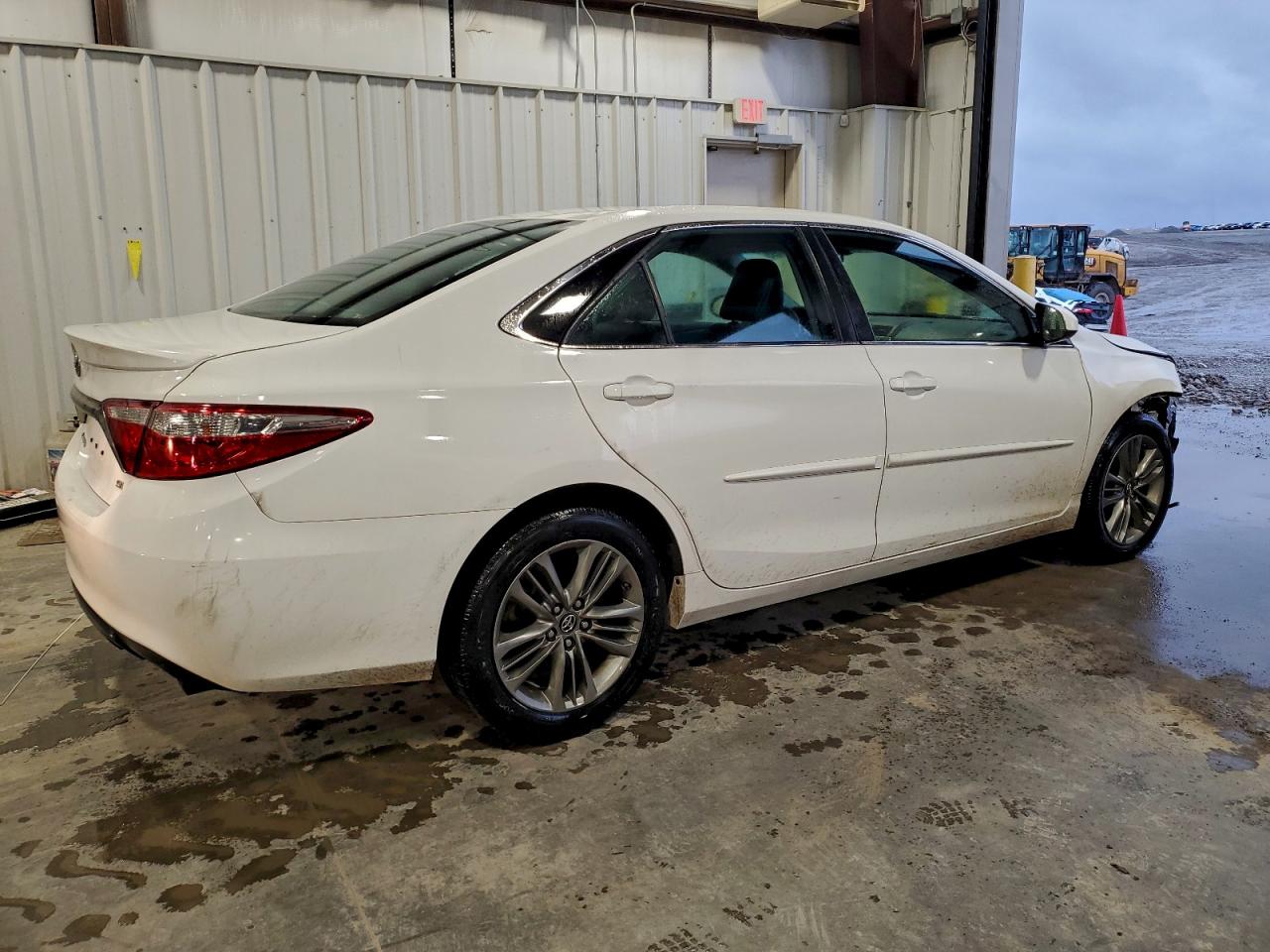 2017 TOYOTA CAMRY LE photo 3