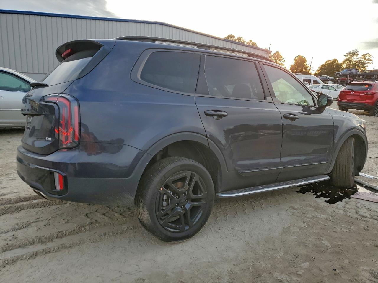 2025 KIA TELLURIDE SX photo 3