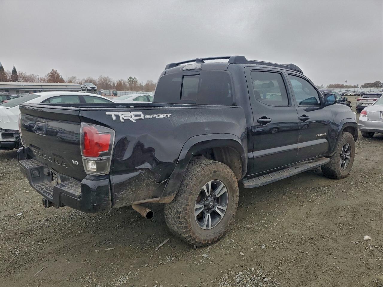 2017 TOYOTA TACOMA DOUBLE CAB photo 3