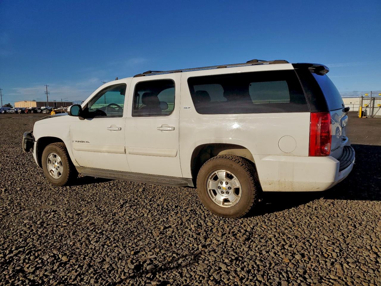 2007 GMC YUKON XL K1500 photo 2