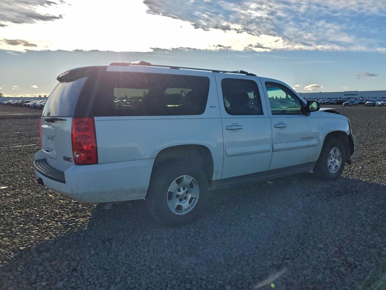 2007 GMC YUKON XL K1500 photo 3