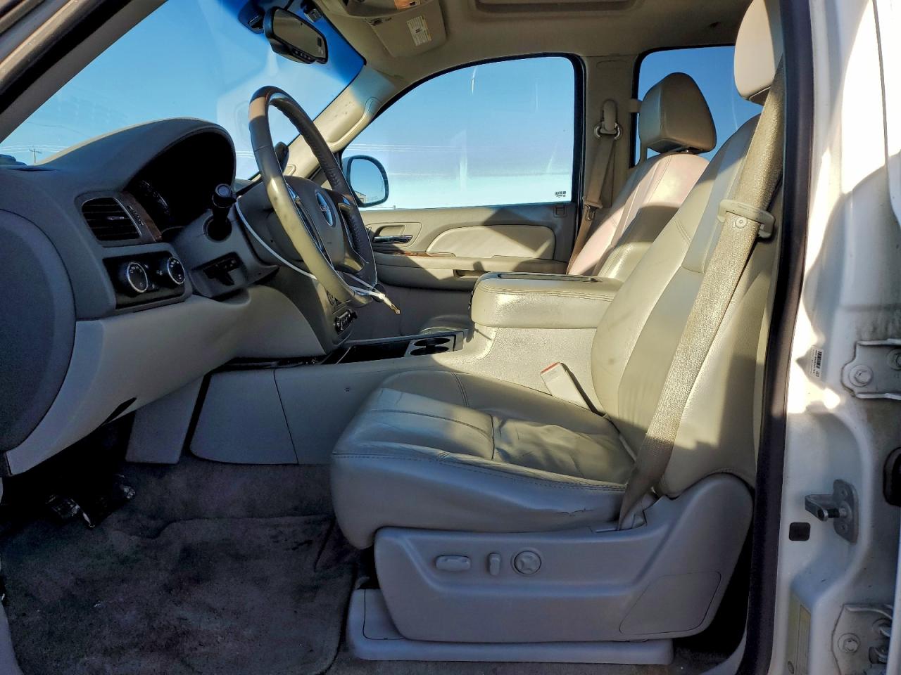 2007 GMC YUKON XL K1500 photo 7