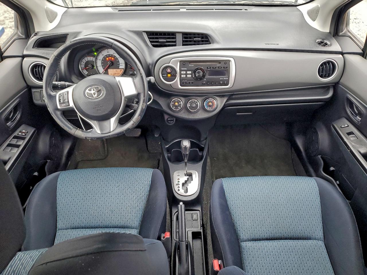 2012 TOYOTA YARIS photo 8