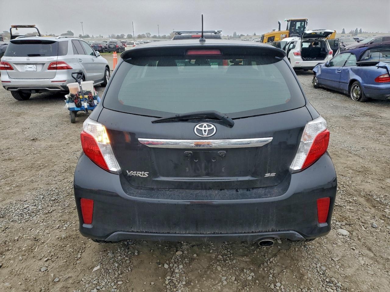 2012 TOYOTA YARIS photo 6
