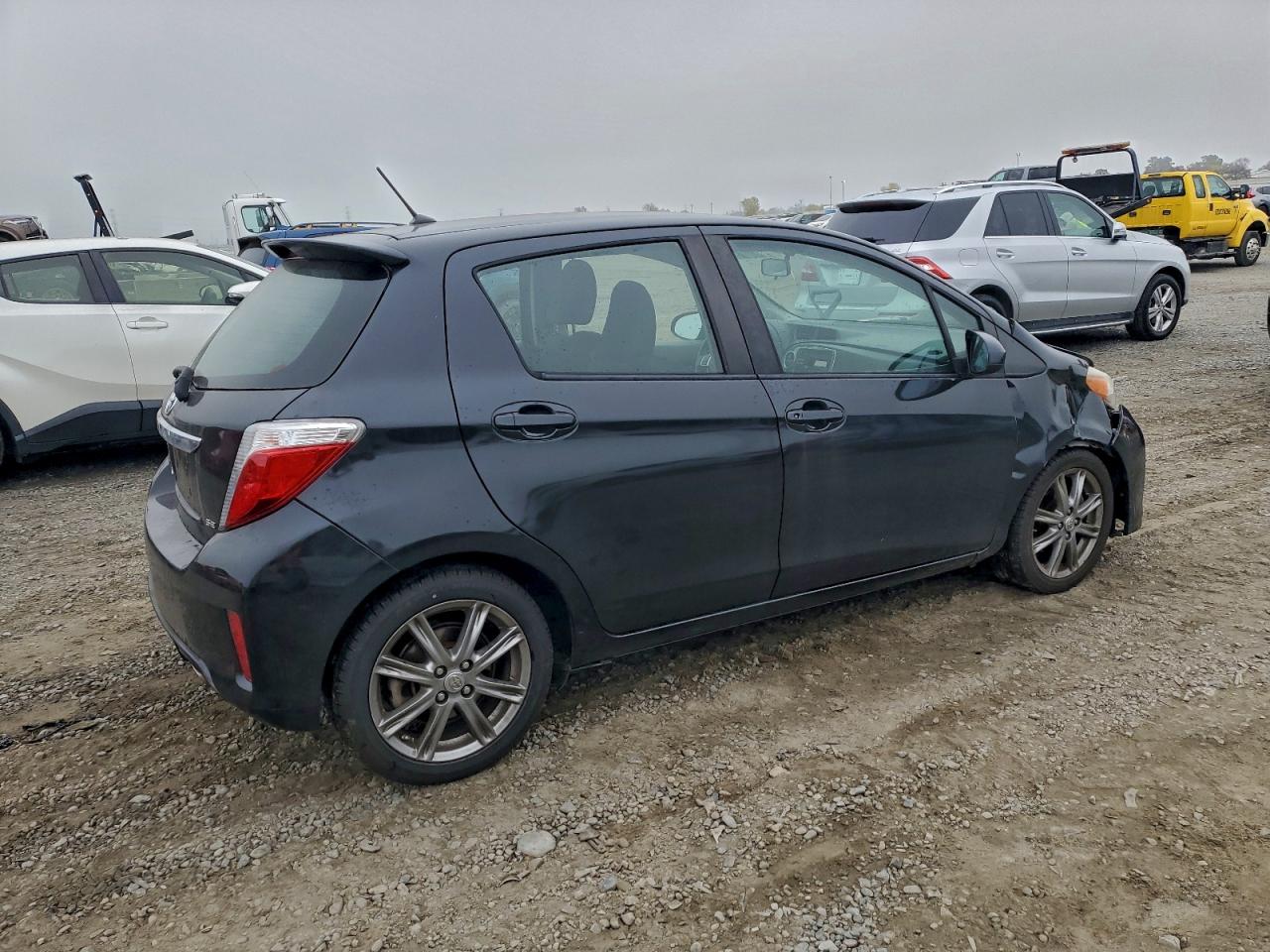 2012 TOYOTA YARIS photo 3