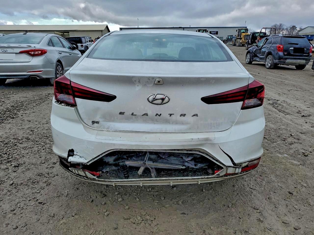 2020 HYUNDAI ELANTRA SE photo 6