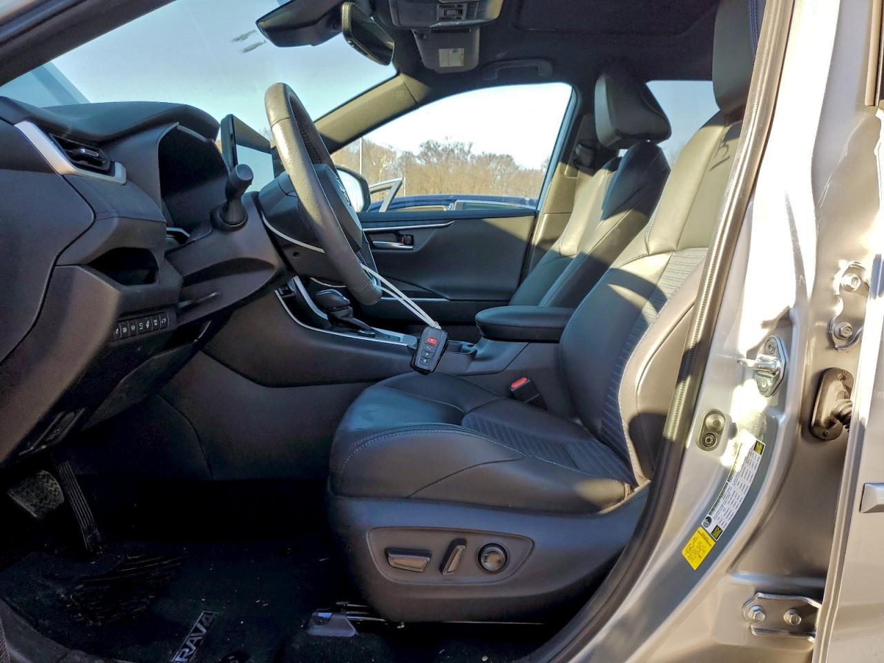 2024 TOYOTA RAV4 XSE photo 7