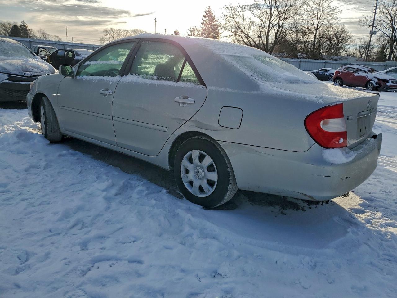 2004 TOYOTA CAMRY LE photo 2
