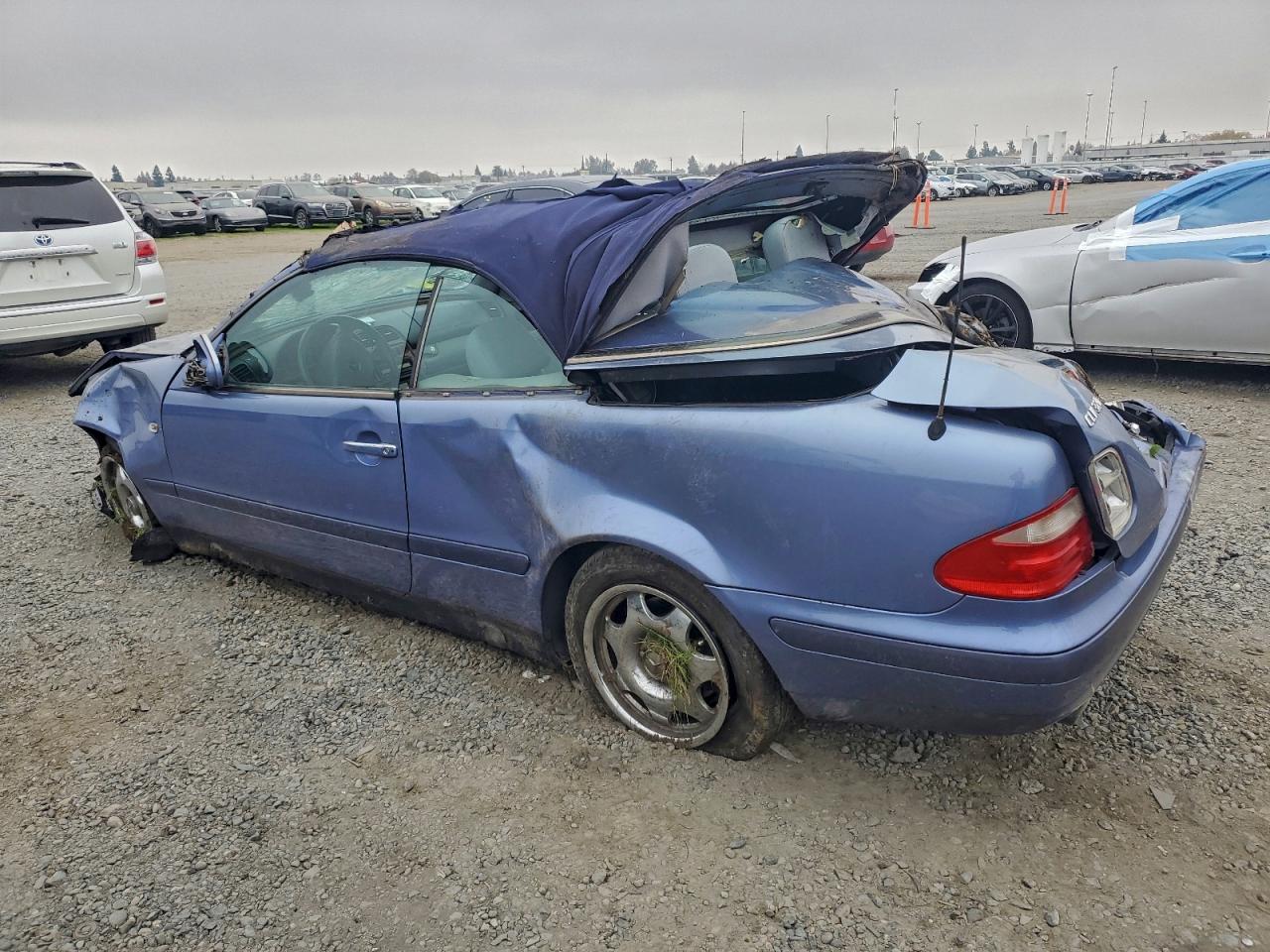 1999 MERCEDES-BENZ CLK 320 photo 2