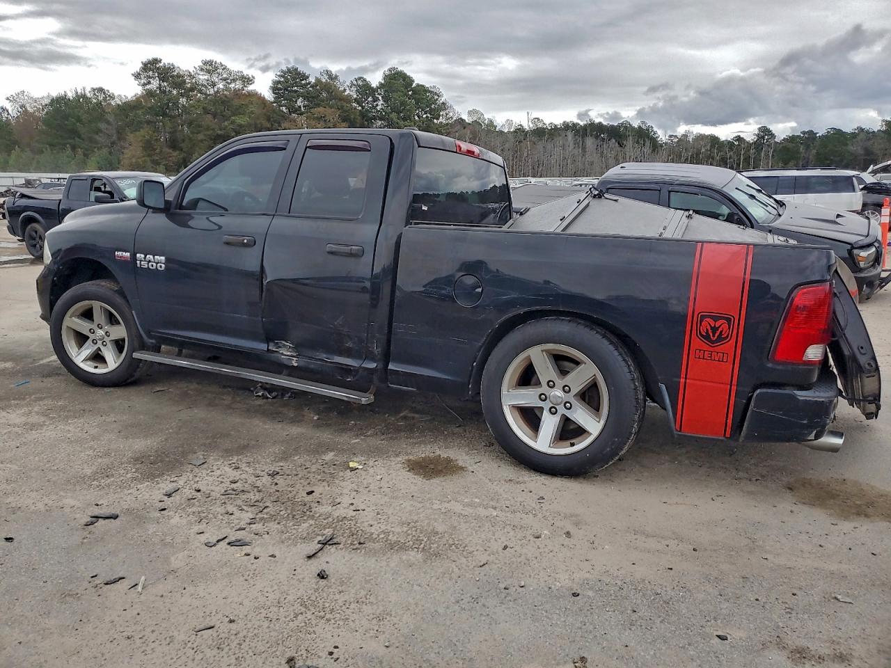 2013 RAM 1500 ST photo 2