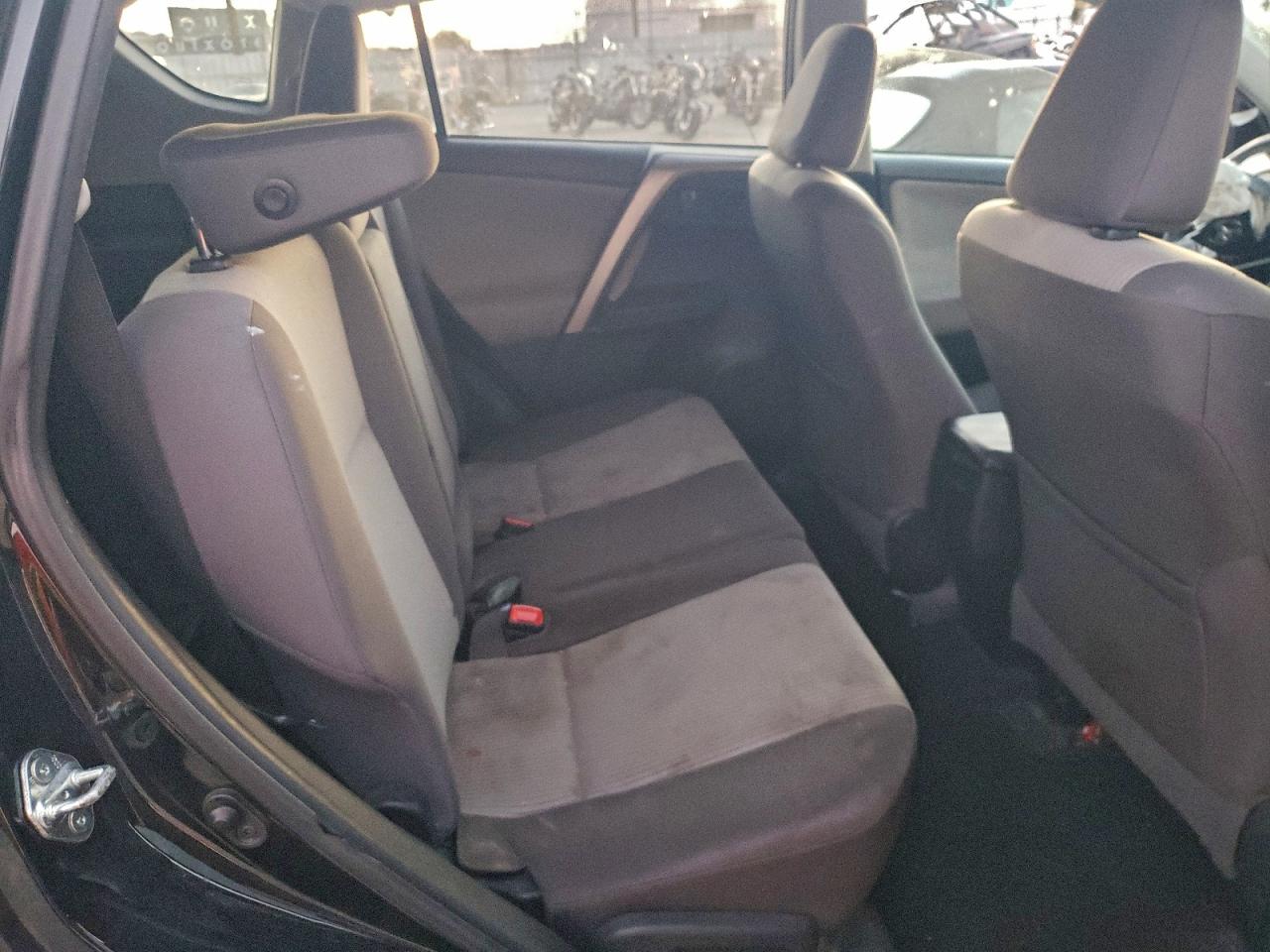 2014 TOYOTA RAV4 LE photo 11