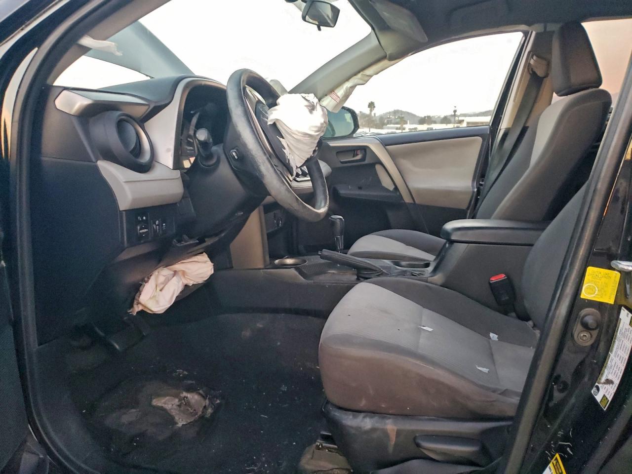 2014 TOYOTA RAV4 LE photo 7