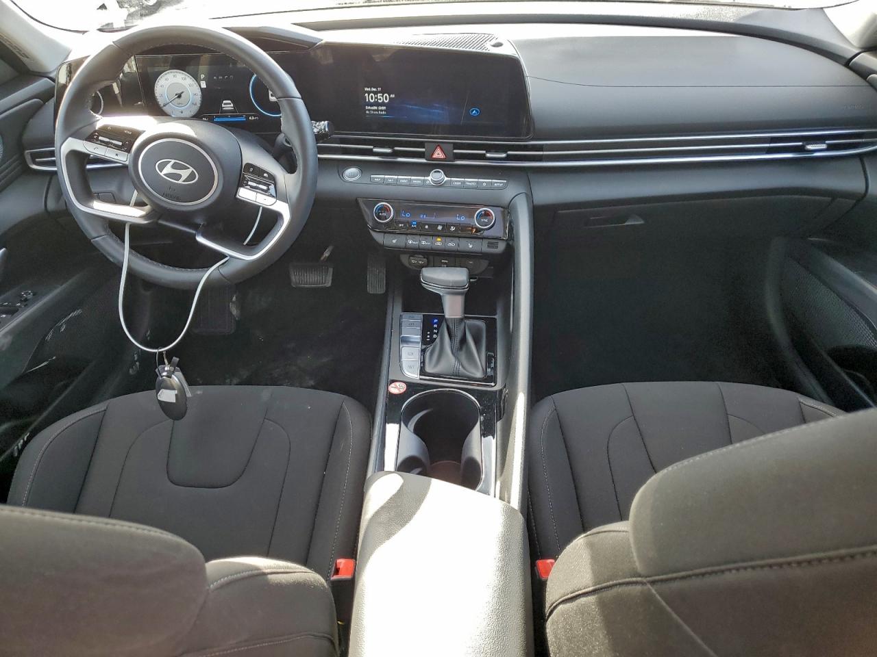 2025 HYUNDAI ELANTRA SEL photo 8