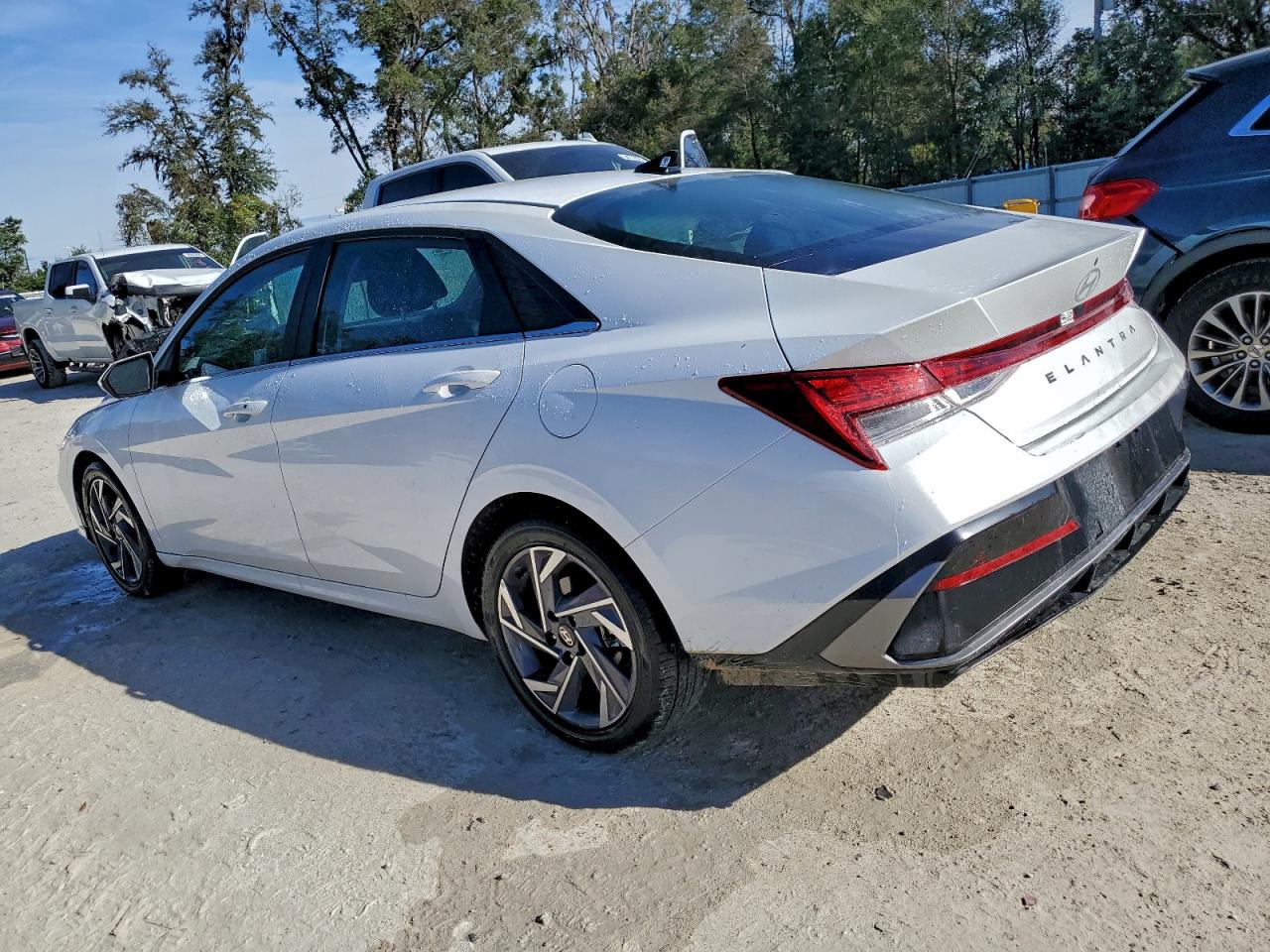 2025 HYUNDAI ELANTRA SEL photo 2