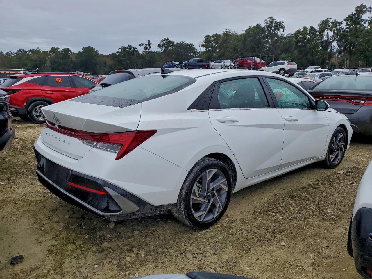 2025 HYUNDAI ELANTRA SEL photo 3