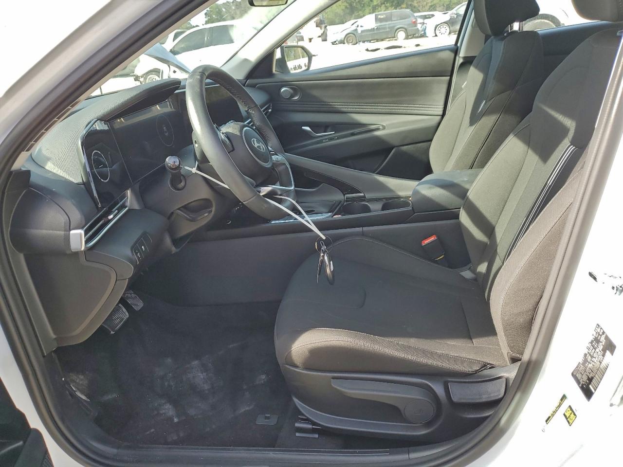 2025 HYUNDAI ELANTRA SEL photo 7