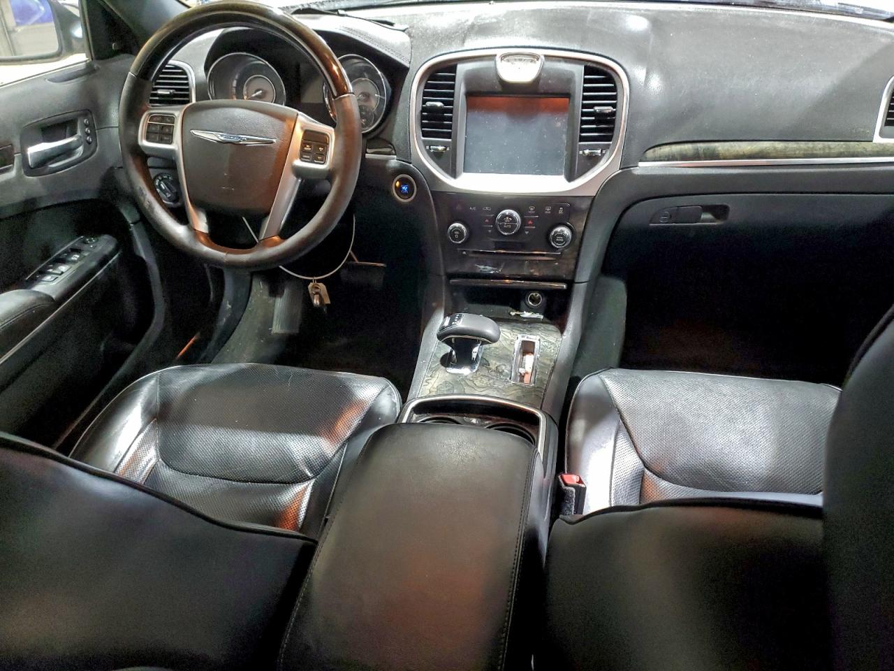 2013 CHRYSLER 300C photo 8
