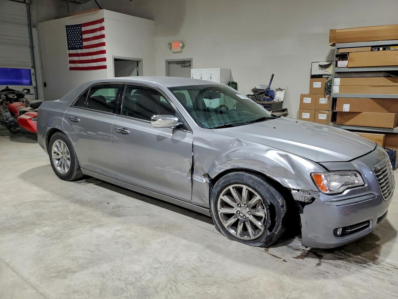 2013 CHRYSLER 300C photo 4