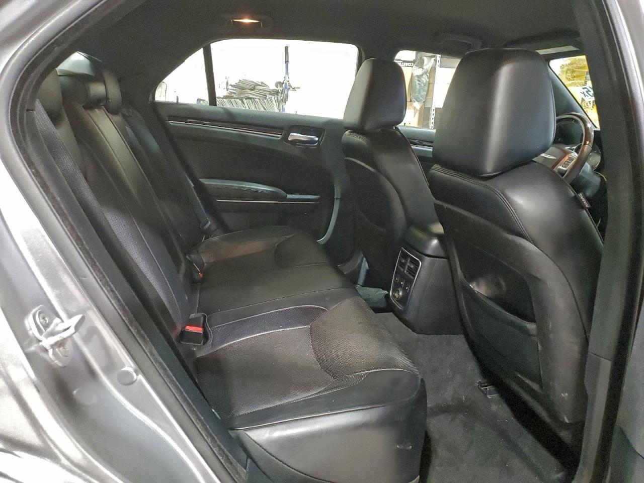 2013 CHRYSLER 300C photo 10