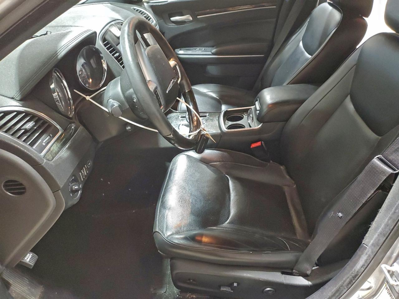 2013 CHRYSLER 300C photo 7