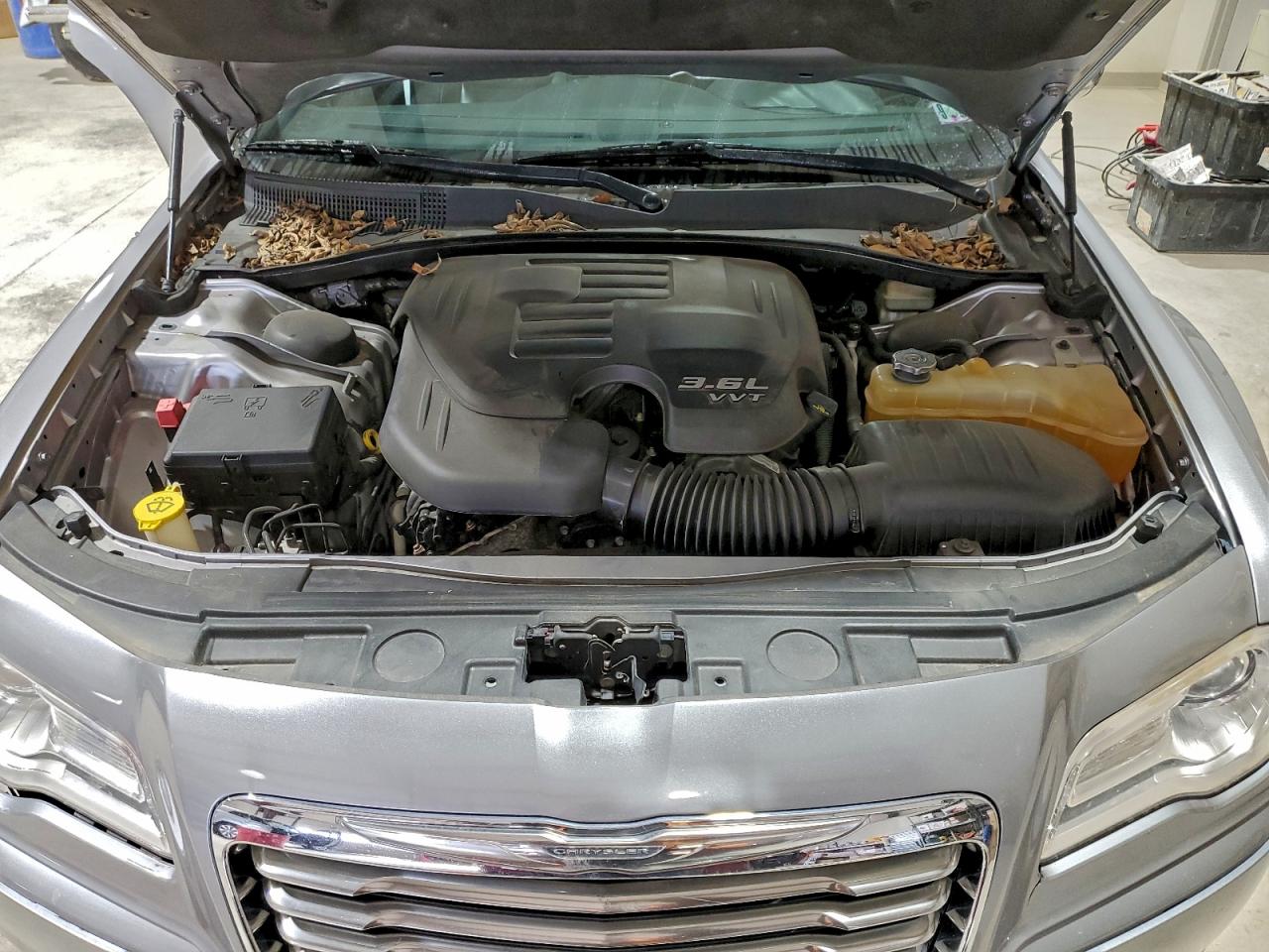 2013 CHRYSLER 300C photo 11