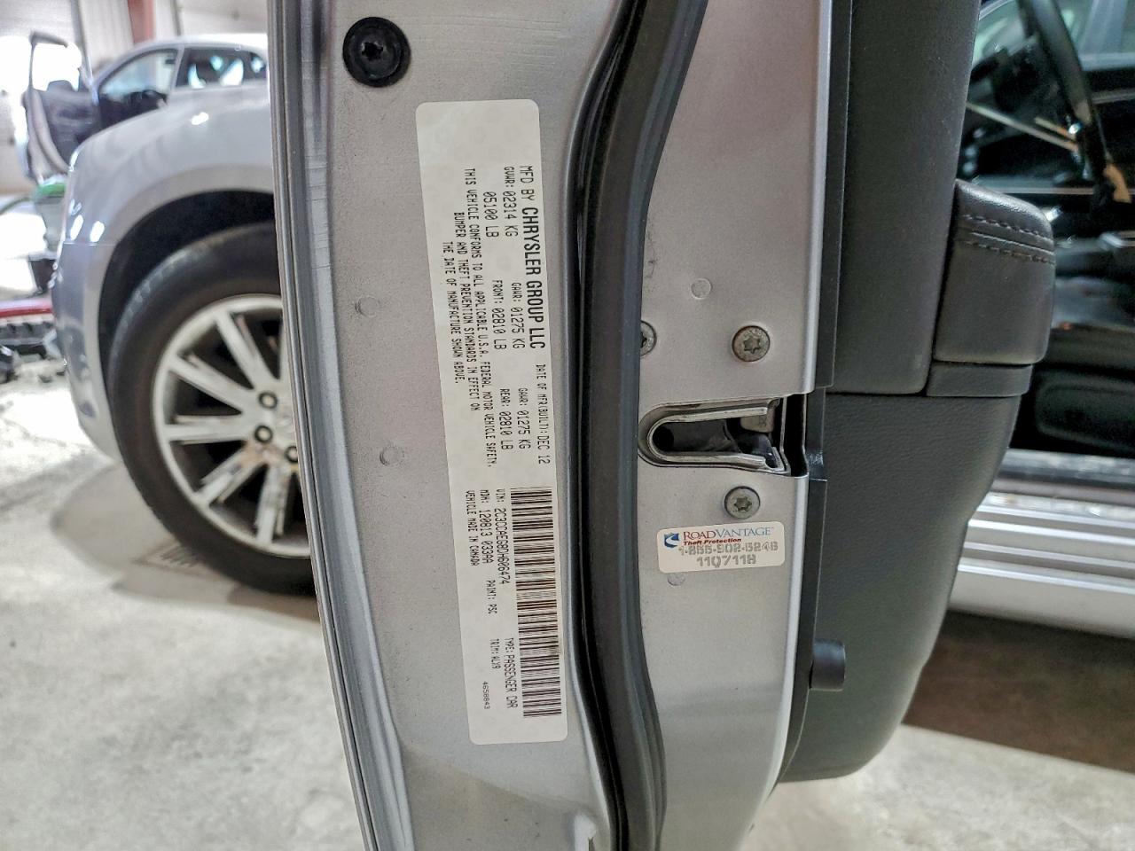 2013 CHRYSLER 300C photo 12
