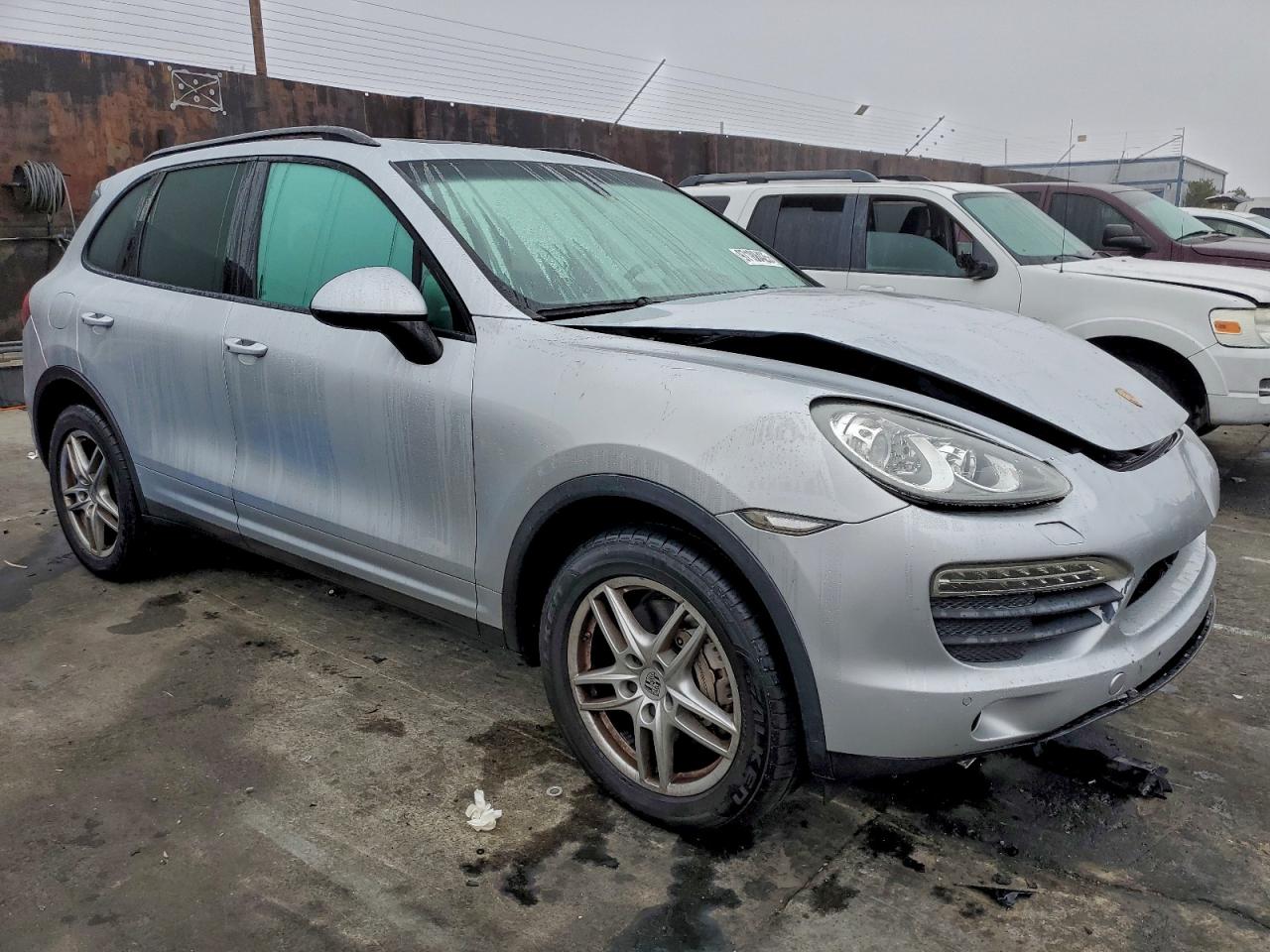 2011 PORSCHE CAYENNE S photo 4