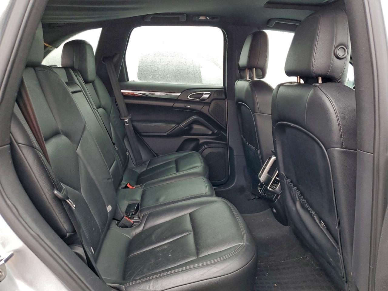 2011 PORSCHE CAYENNE S photo 11