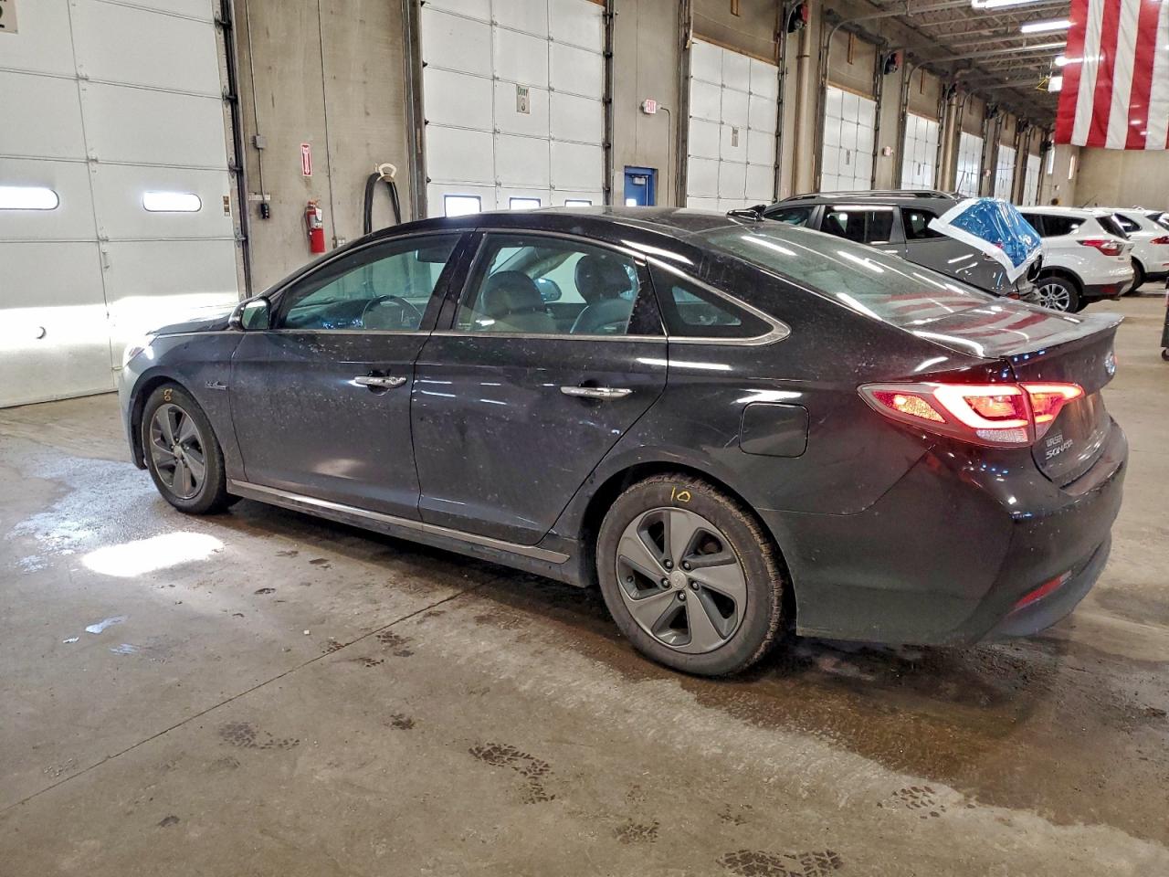 2016 HYUNDAI SONATA HYBRID photo 2