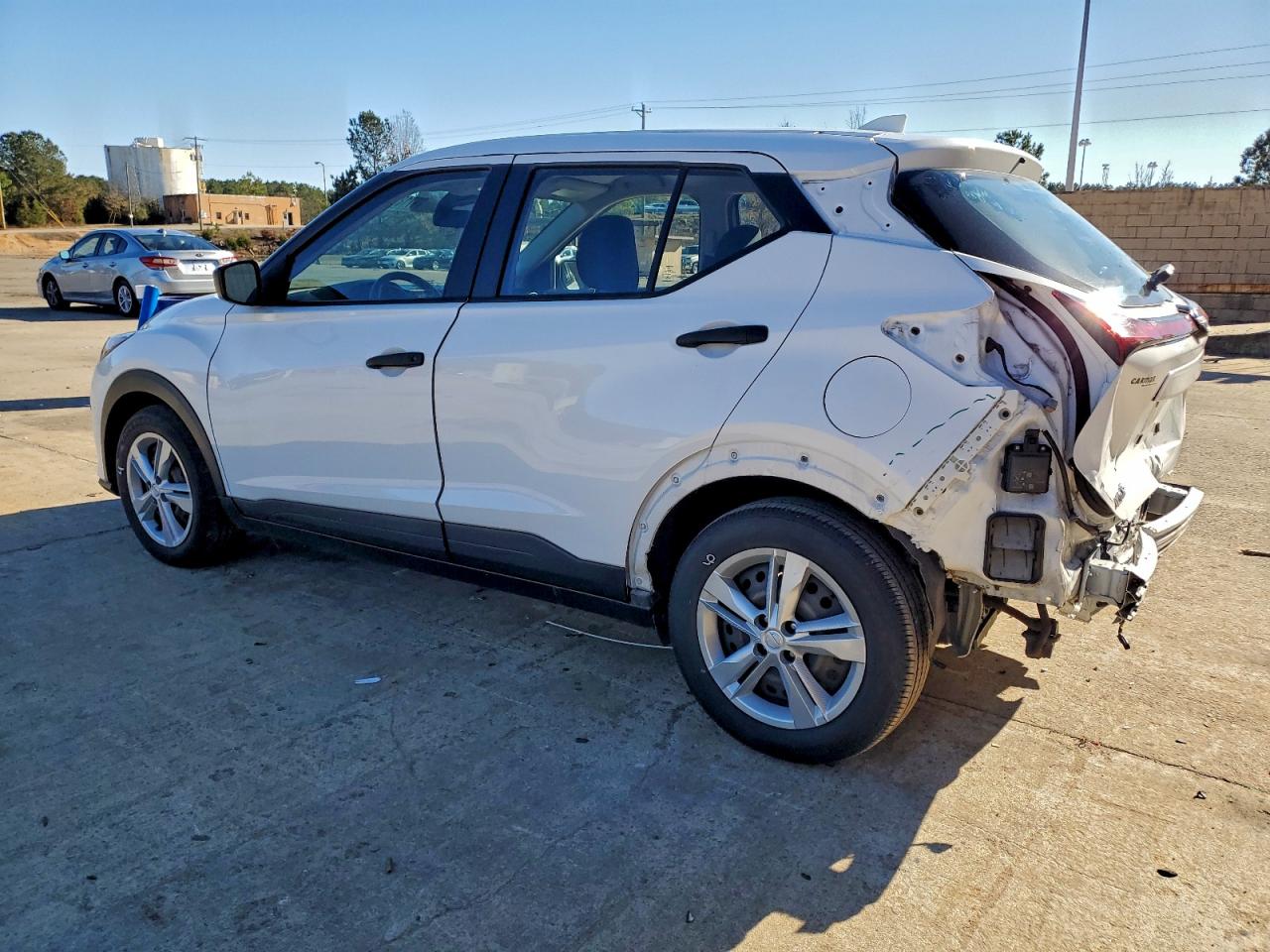 2022 NISSAN KICKS S photo 2