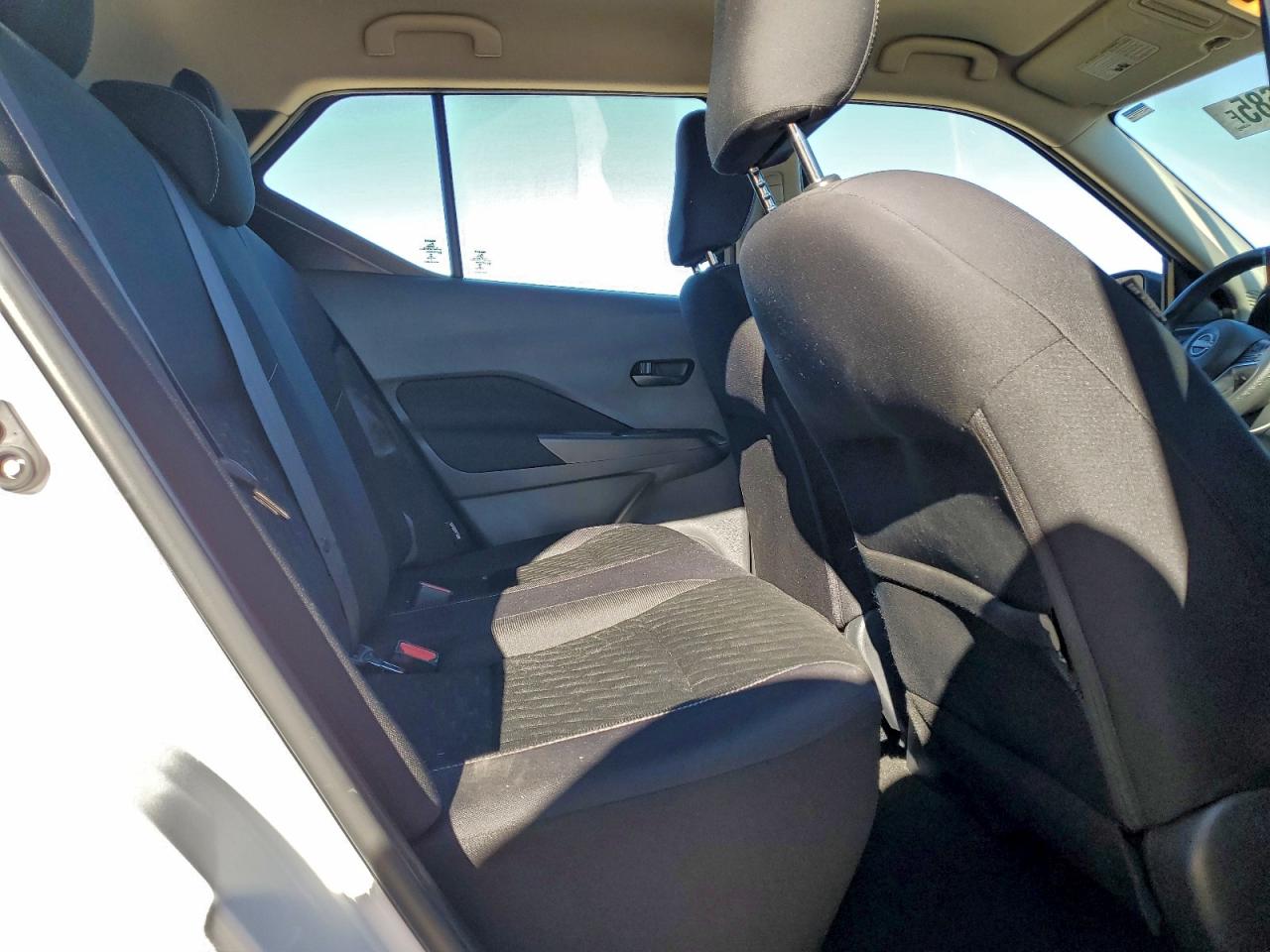 2022 NISSAN KICKS S photo 11