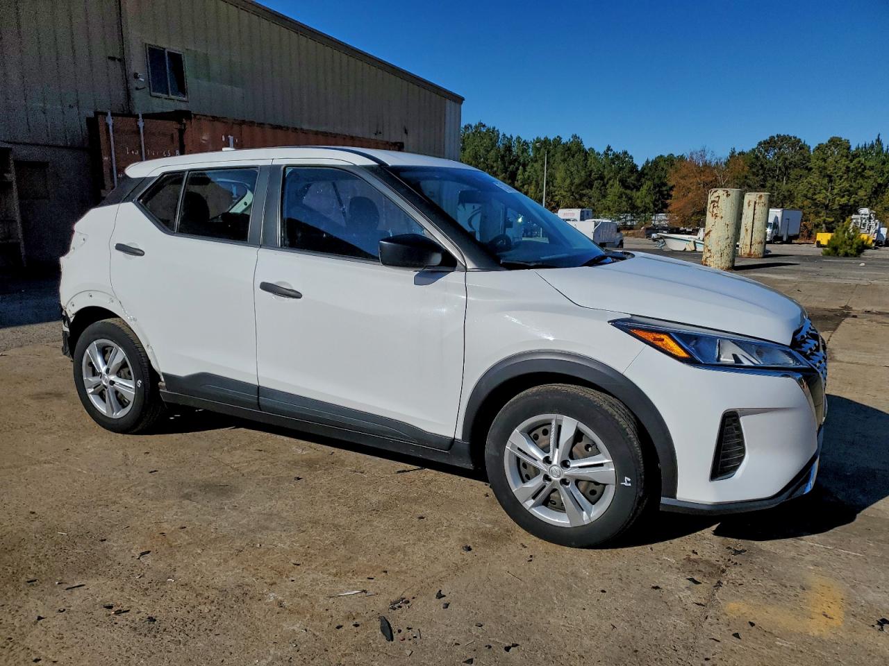 2022 NISSAN KICKS S photo 4