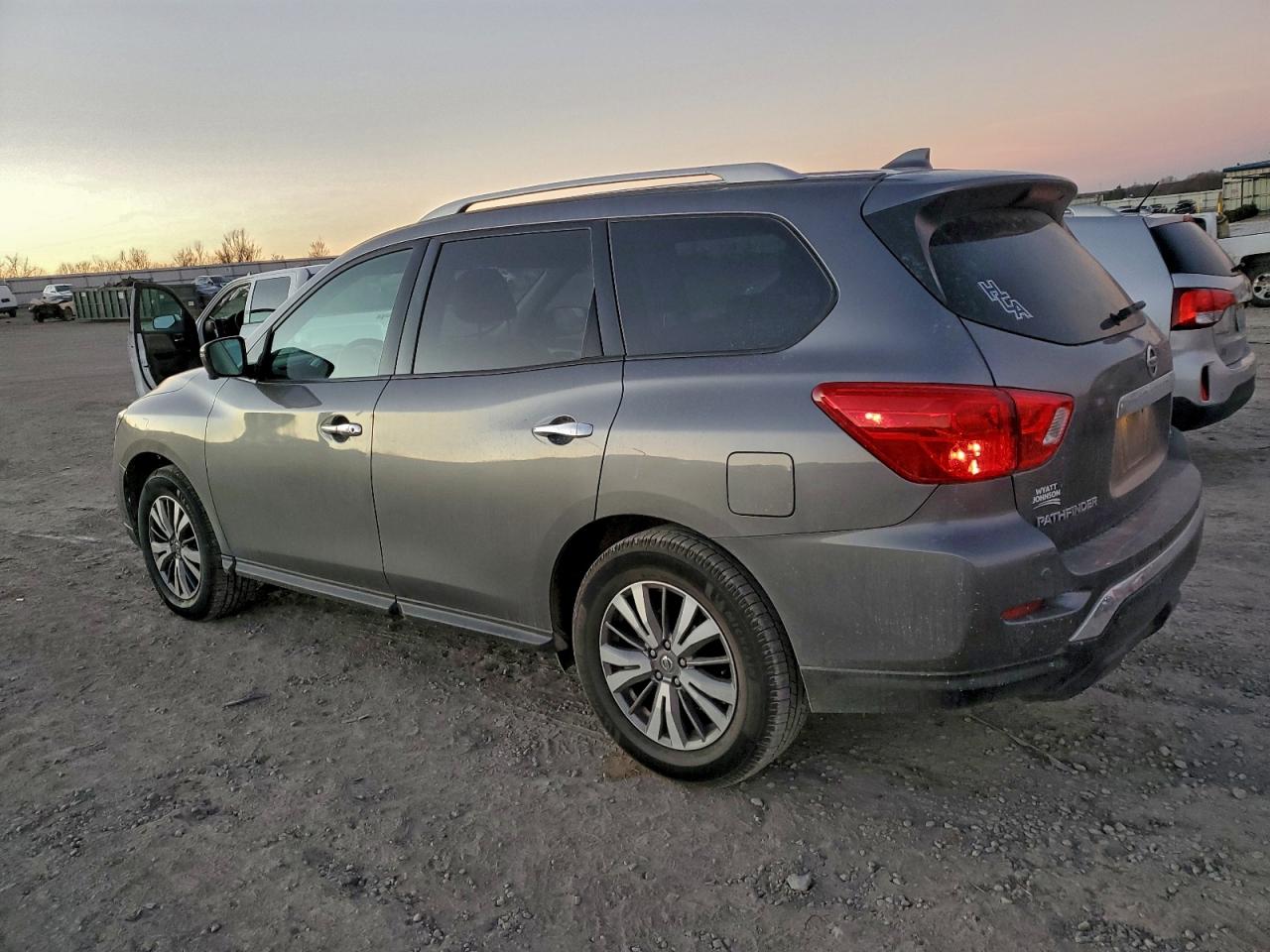 2020 NISSAN PATHFINDER SL photo 2