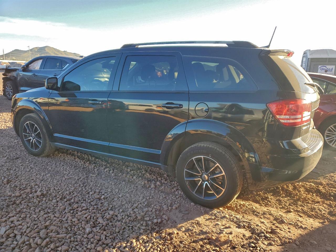 2018 DODGE JOURNEY SE photo 2