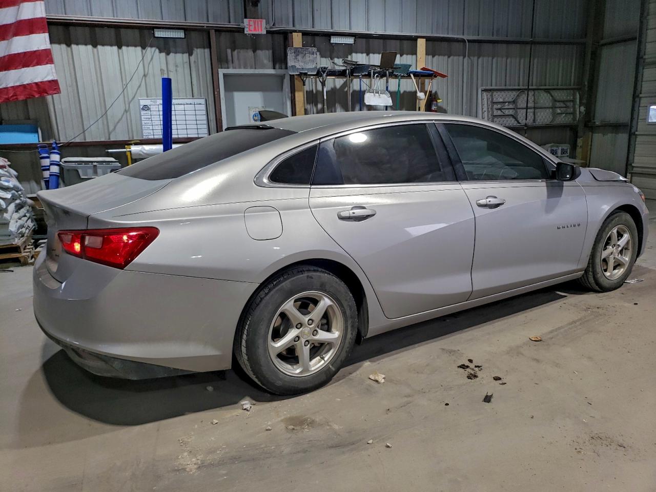 2018 CHEVROLET MALIBU LS photo 3