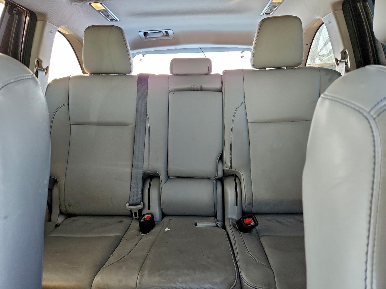 2016 TOYOTA HIGHLANDER XLE photo 10