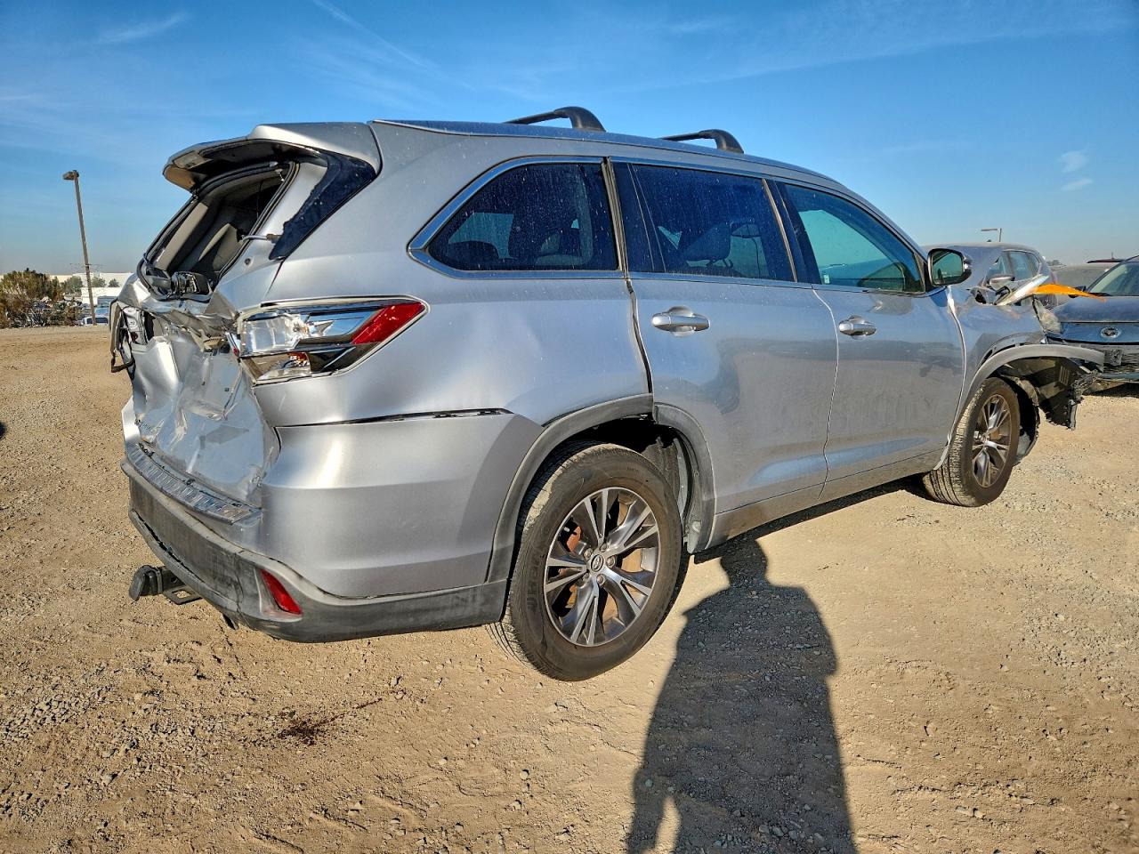 2016 TOYOTA HIGHLANDER XLE photo 3