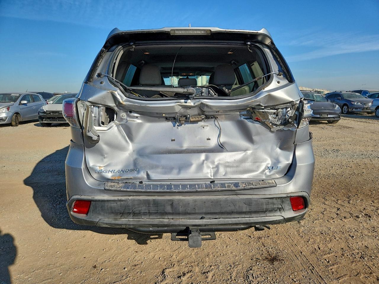 2016 TOYOTA HIGHLANDER XLE photo 6