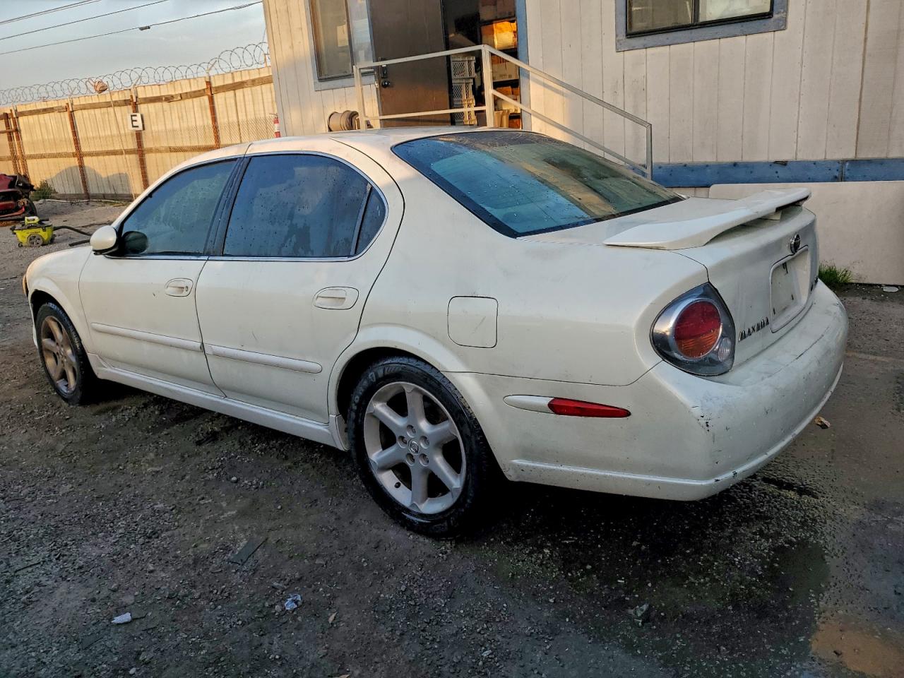 2003 NISSAN MAXIMA GLE photo 2