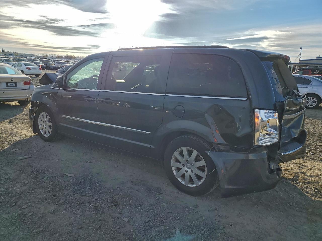 2012 CHRYSLER TOWN & COUNTRY TOURING photo 2