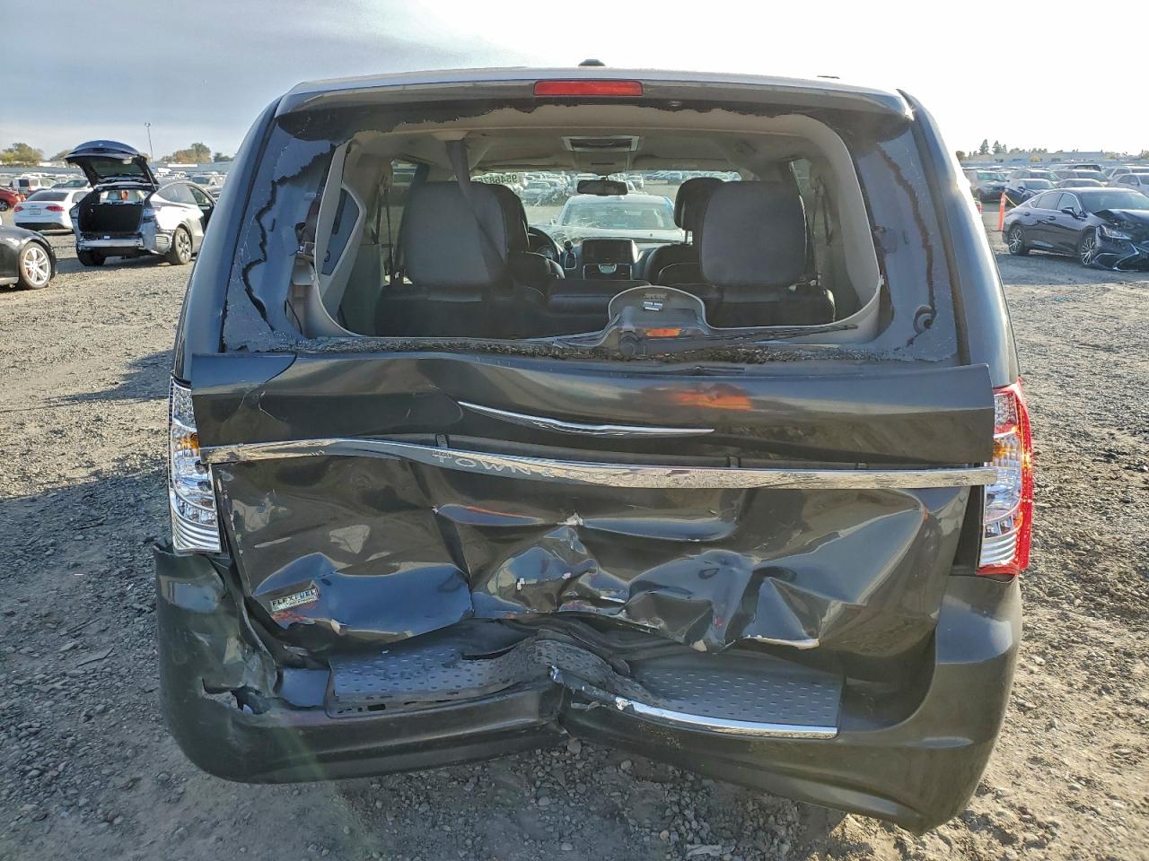 2012 CHRYSLER TOWN & COUNTRY TOURING photo 6