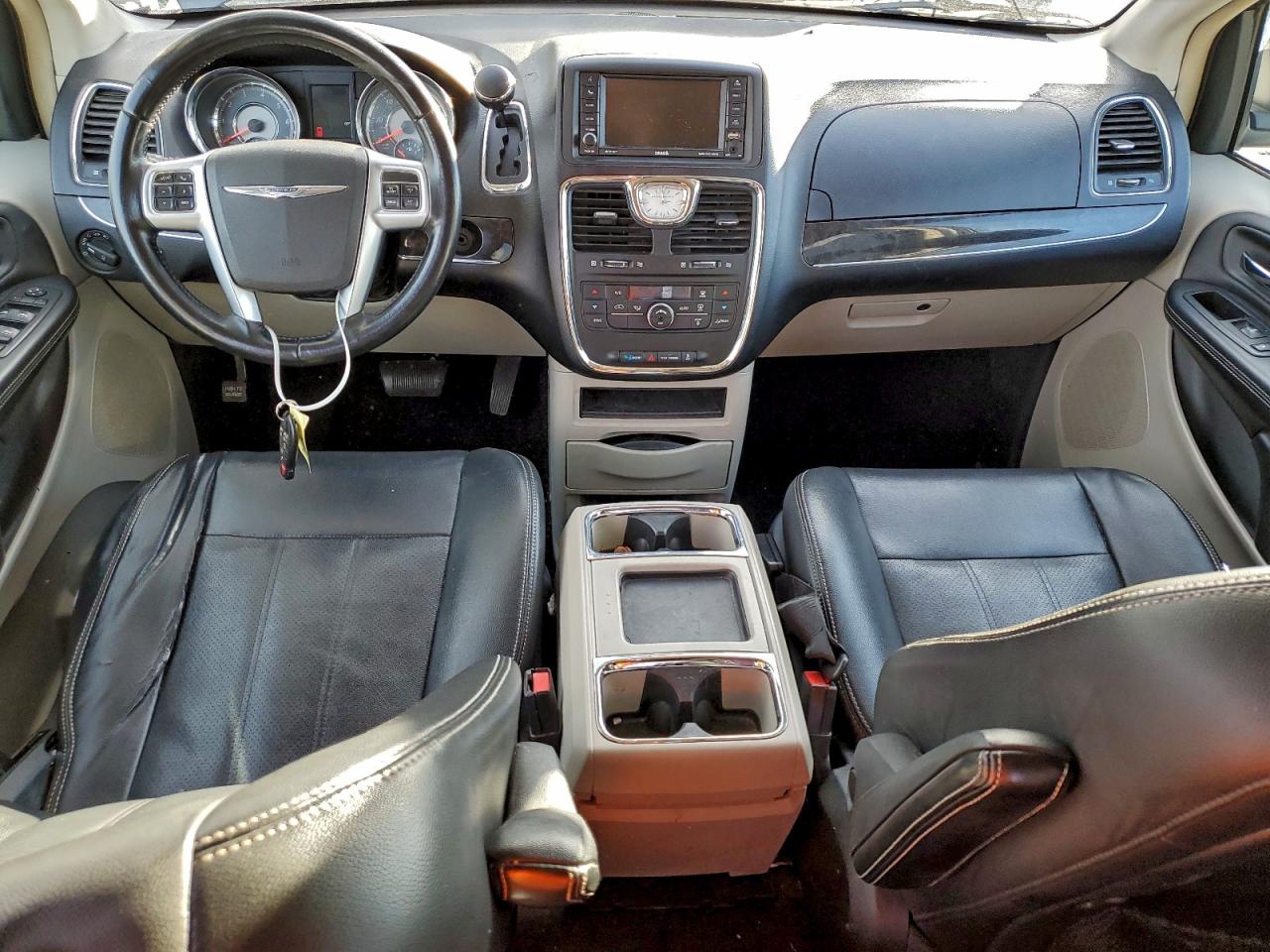 2012 CHRYSLER TOWN & COUNTRY TOURING photo 8
