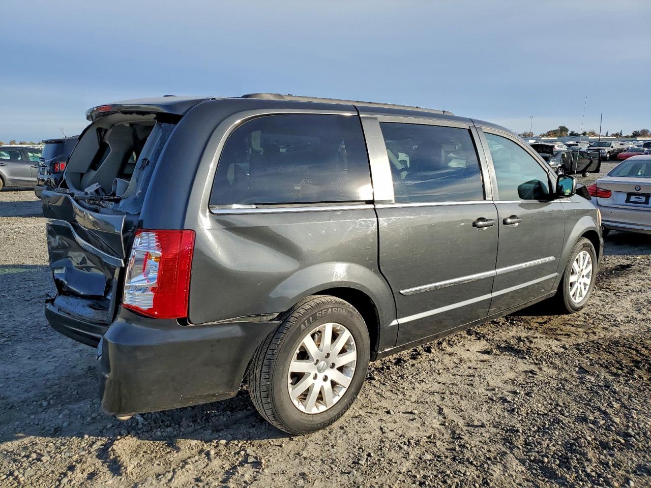 2012 CHRYSLER TOWN & COUNTRY TOURING photo 3