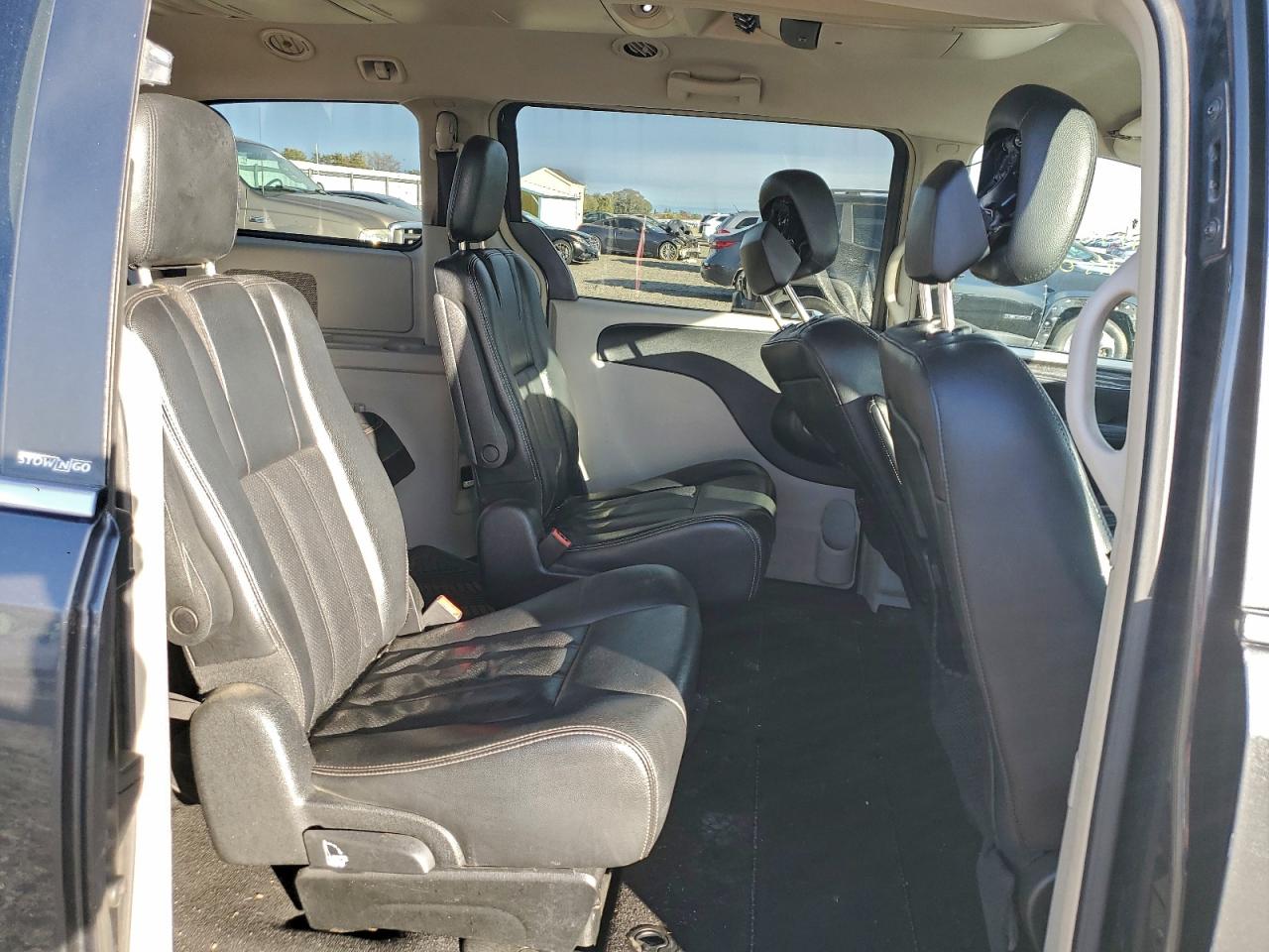 2012 CHRYSLER TOWN & COUNTRY TOURING photo 11