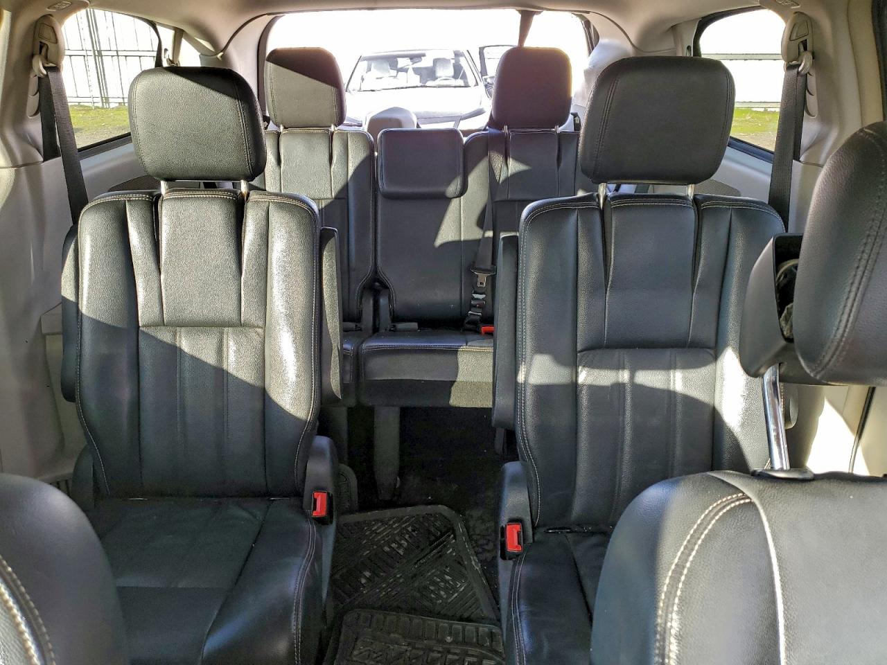 2012 CHRYSLER TOWN & COUNTRY TOURING photo 10