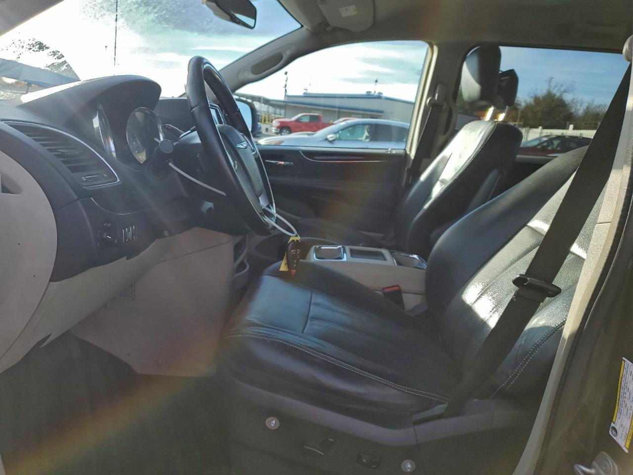 2012 CHRYSLER TOWN & COUNTRY TOURING photo 7