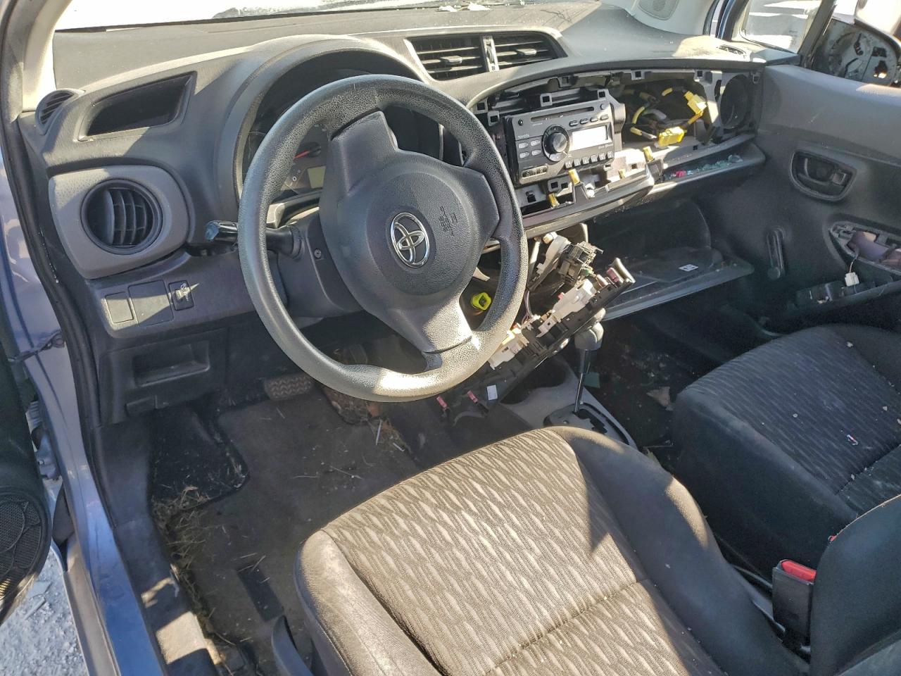 2014 TOYOTA YARIS photo 8